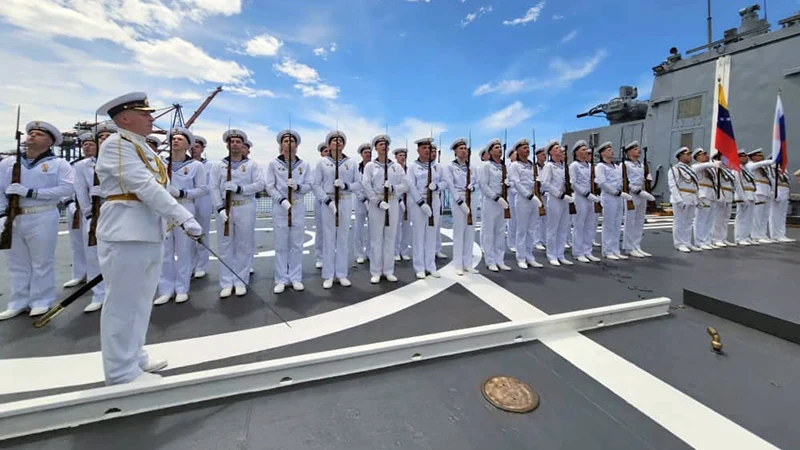 Marineros de la fragata Almirante Gorshkov durante la ceremonia de arribo al Puerto de La Guaira. Foto: Embajada de Rusia en Venezuela
